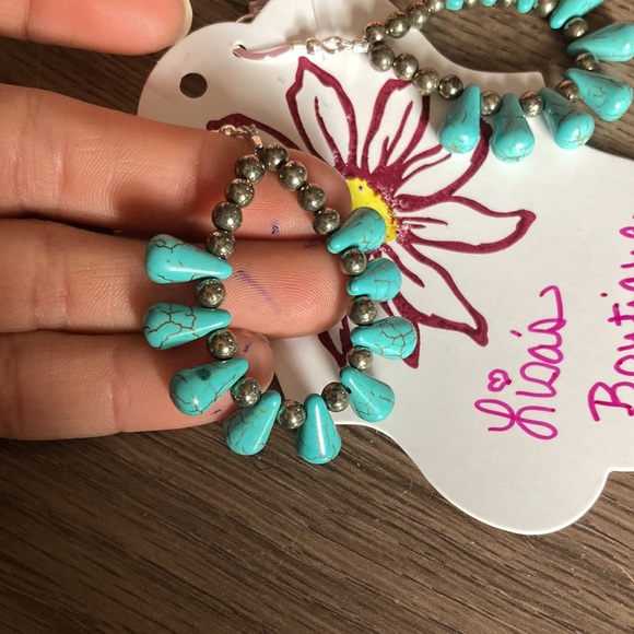 Hematite Turquoise Western Earrings - Picture 3 of 3